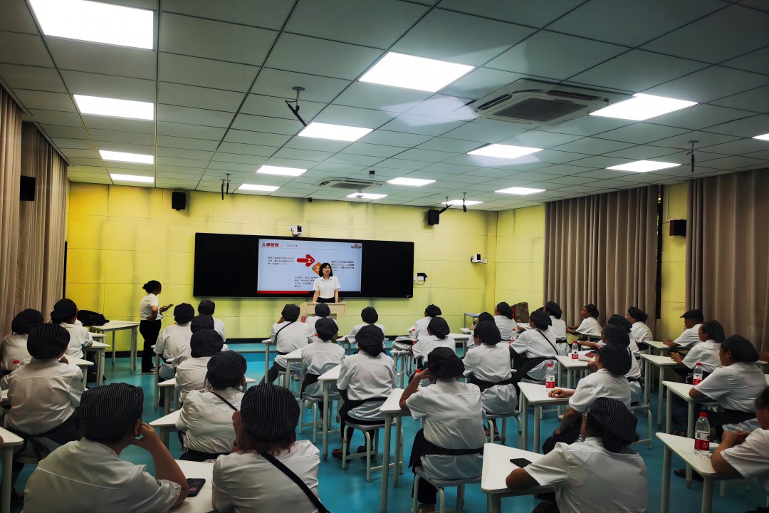 PG电子官方网站餐饮集团开展2023年度秋季学期开学前食堂事情职员专项培训