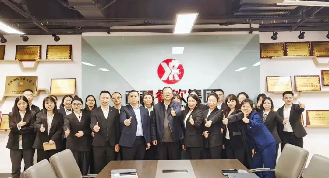 11月员工大会圆满召开，，，为冲刺年度目的而起劲！