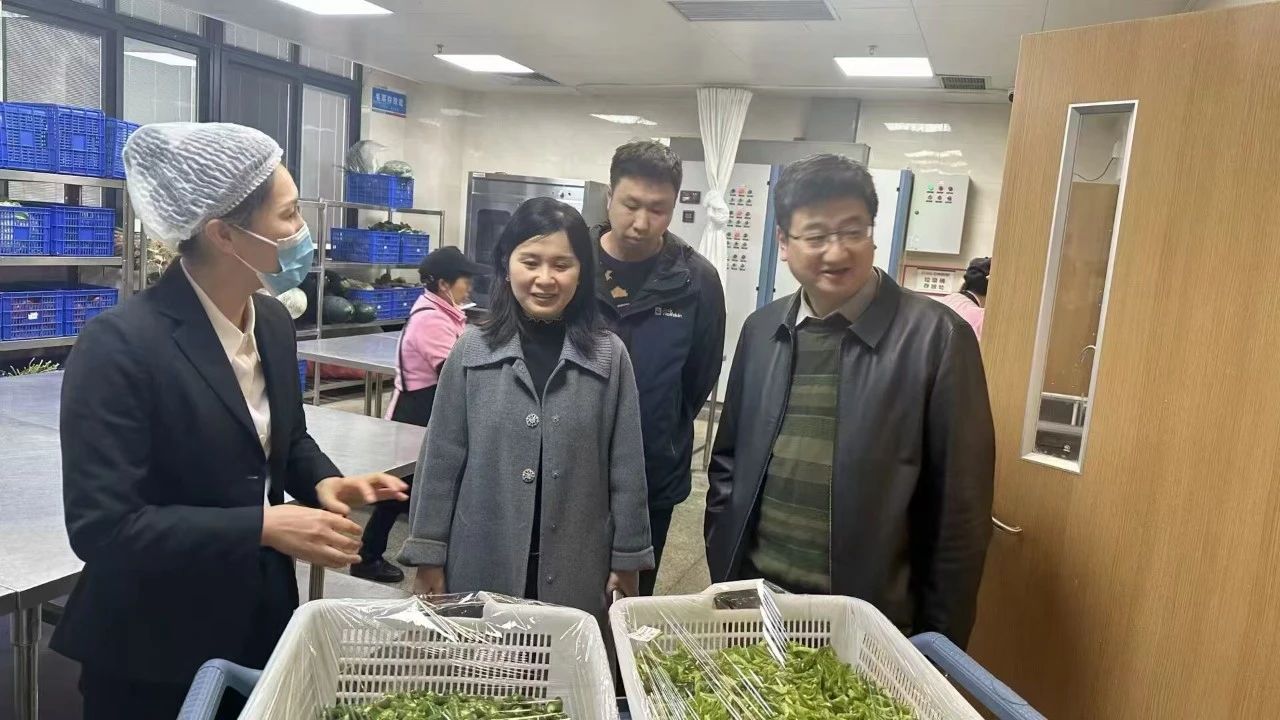 重庆儿童医院食物清静强化行动：副院长陈大鹏带队检查，，，确保饮食清静